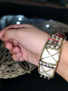 Stunning Enamel and Crystal 1 peice Bangle