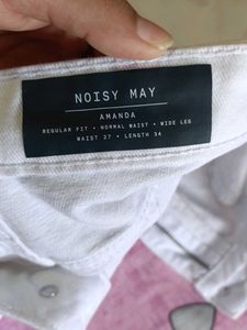 White Wide Leg pants.length - 34, waist - 30-32 .