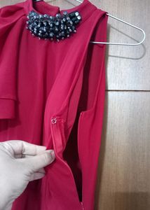 💃Stylish Maroon One-shouldered Gown With Beadwork On The Neck