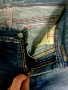 Men's Blue levis Jeans Size-32 No return/No refund