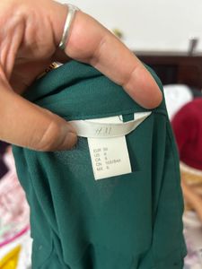 Sleeveless Collared Button-Up Blouse