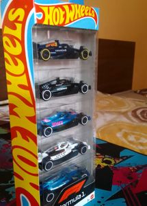 Hot Wheels Formula 1 pack plus McLaren