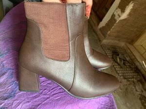 Chic Brown Block Heel Ankle Boots