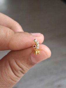 Elegant Gold Nose Pin