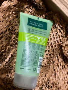 Simple Refreshing Facial Wash