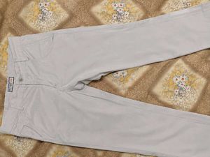 Men’s Straight-Fit Chinos – Li