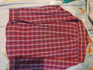 Classic Red Plaid Button-Up Shirt,M size