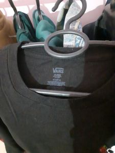 Vans "Off The Wall" Skull &amp; Roses Graphic T-Shirt