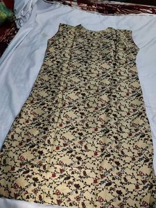 Beige red floral print sleevless kurta set xl size