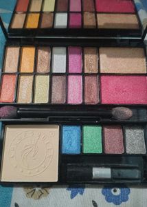Colors Queen Makeup Studio Palette
