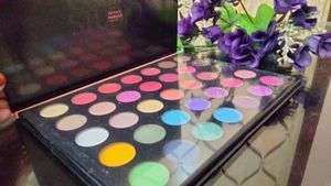 Beauty Glazed Color Studio Eyeshadow Palette