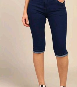 Classic Black Cropped Capri