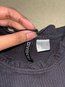 H&amp;M Black Textured Ruffle Crop Top