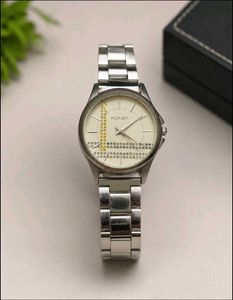 Analogue watch