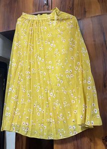 Sunny Yellow Daisy Pleated Skirt