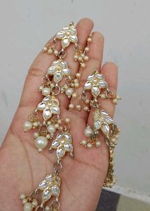 Elegant Kundan & Pearl Maang Tikka