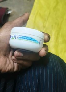 Nivea Soft Light Moisturizing Cream