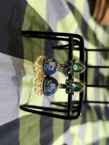 4 Pair Ear Rings No Return Refund