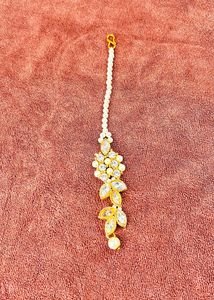 Beautiful, golden jewellery set