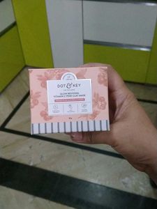 Dot & Key Glow Reviving Vitamin C Clay Mask