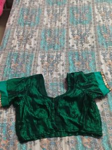 Stunning Green Saree with Geometric Pattern