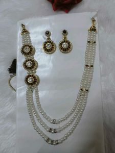 Elegant Pearl and Stone Jewellery Set