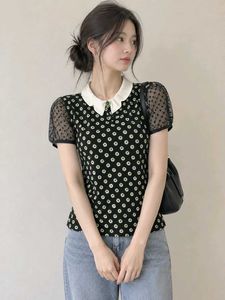 Chic Daisy Print Puff Sleeve Top