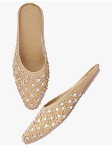 Embellished Juttis/Mojaris
