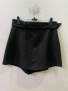 Chic Black Belted shorts