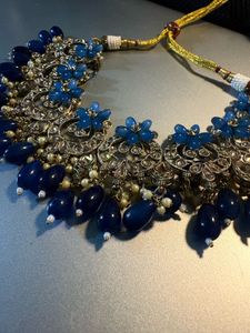 Stunning Blue Stone &amp; Pearl Necklace