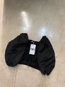 Chic Black Cropped Top