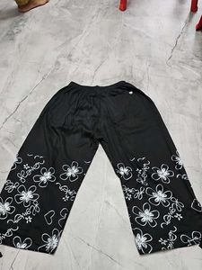 Black capri pant with Floral Print
