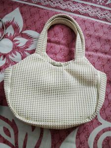 21.Woven Straw Handbag
