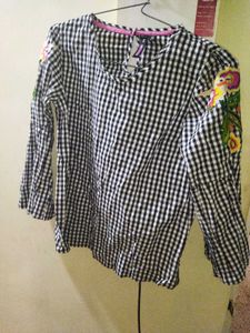 Chic Black &amp; White Checkered Top with Floral Sleev