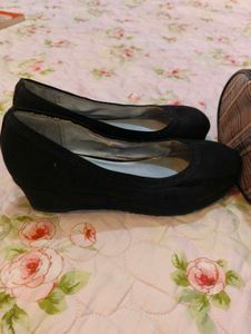 Black wedges