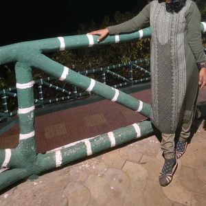 Women's Green Kurta with Intricate Print