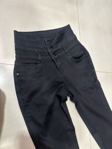 KRAUS High-Waisted Black Skinny Jeans