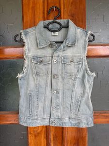 H&amp;M Light Wash Denim Vest ( unused )