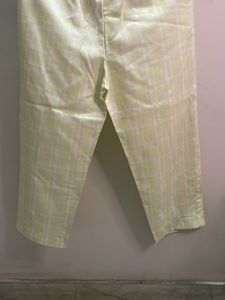 Lightweight Plaid Cropped Pants