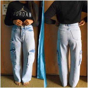 ✨Light Wash Cargo Jeans - Trendy Style!✨