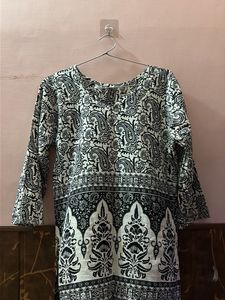 Stylish Black &amp; White Paisley Print Kurta