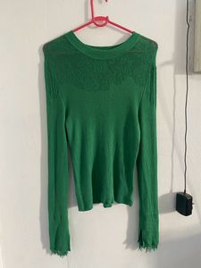 Pretty Pullover with lacework