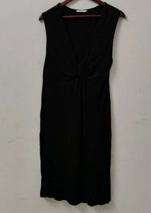 Classic Black V-Neck Sleeveless Dress