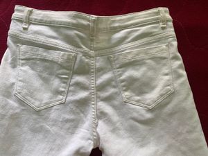 White High-Waist Jeans