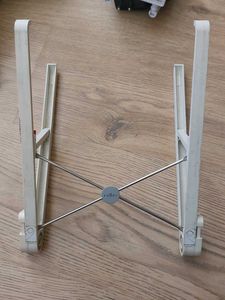 Folding laptop stand / riser
