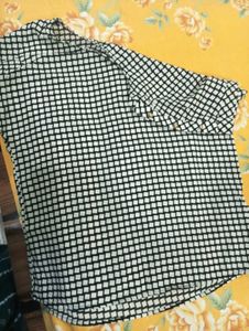 Chic Black &amp; White Patterned Top