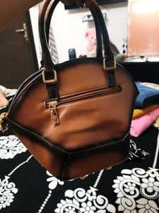 Stylish Caprese Handbag