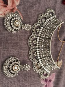 Exquisite Kundan &amp; Pearl Jewelry Set