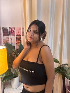 Black "My Own Boss" Crop Top