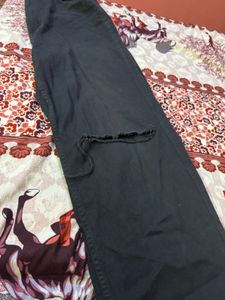 H&amp;M black Rugged jeans 👖